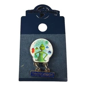 Universal Studios Dr. Seuss The Grinch “Team Grinch” Pin